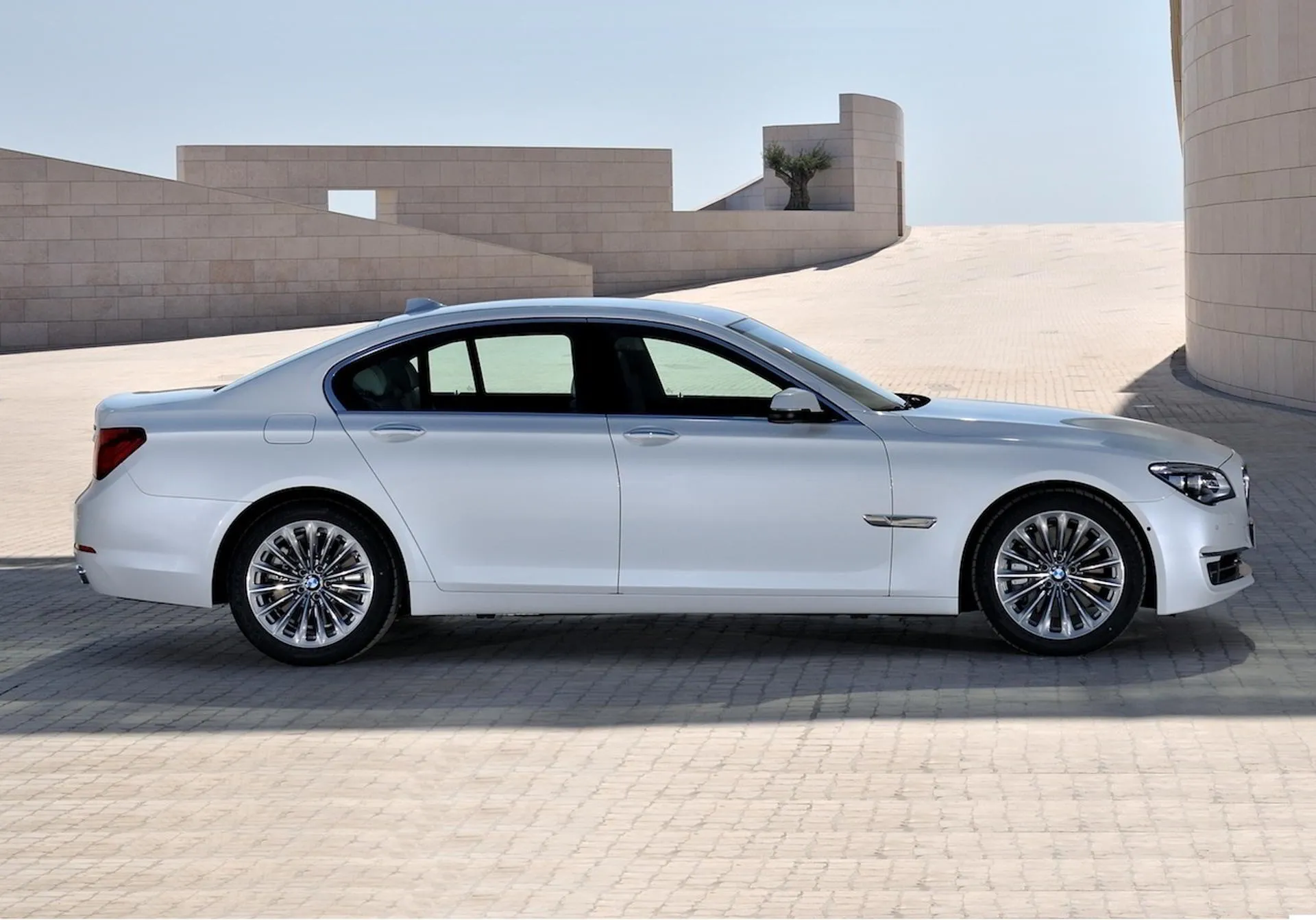 Rent BMW 7 Series in Delhi NCR