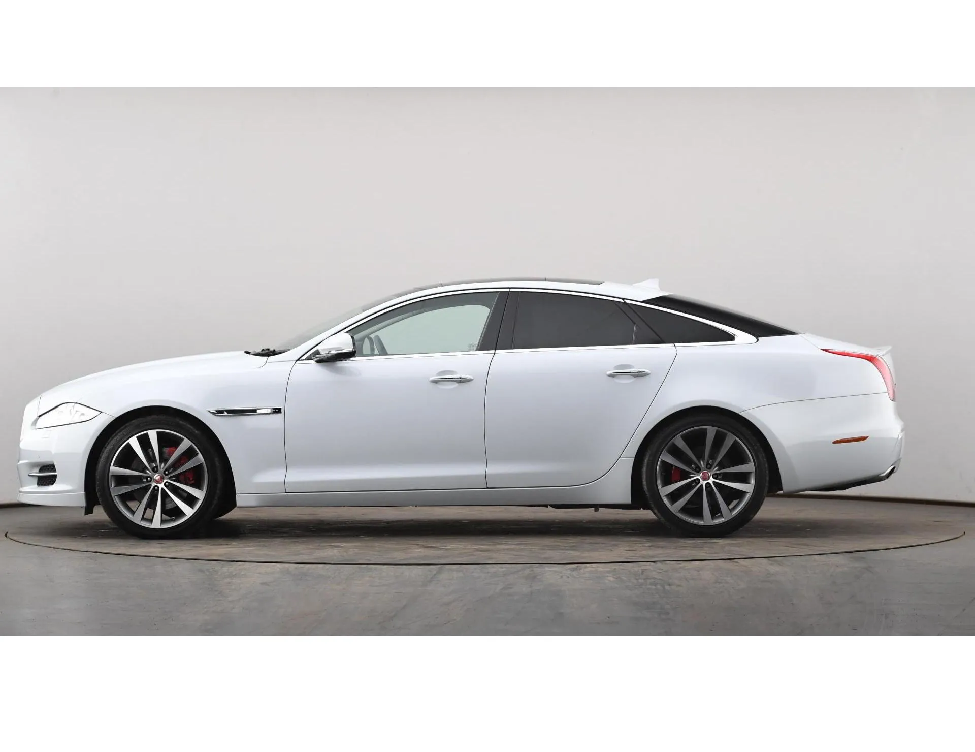 Rent Jaguar XJ L sedan in Delhi NCR