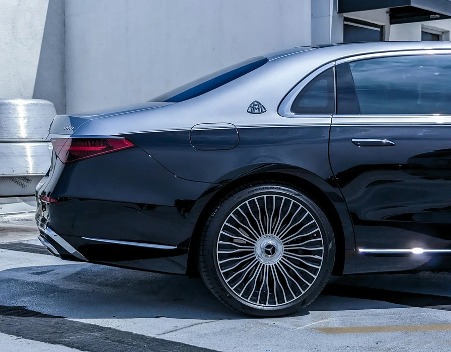 Rent Mercedes Benz S-Class Maybach, services offered by Luxorides